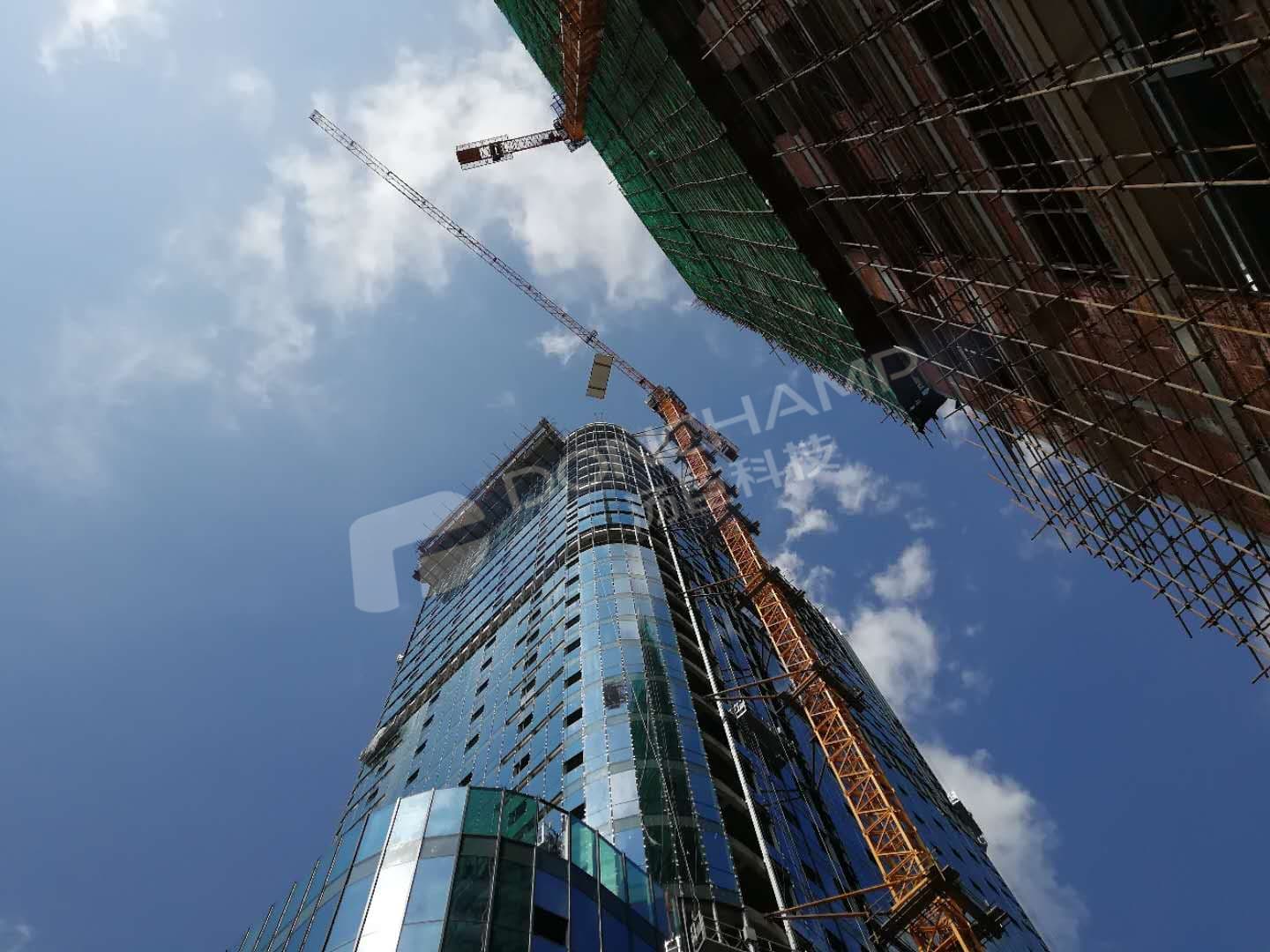 汤臣新材创云端泳池奇迹:空中创材新高