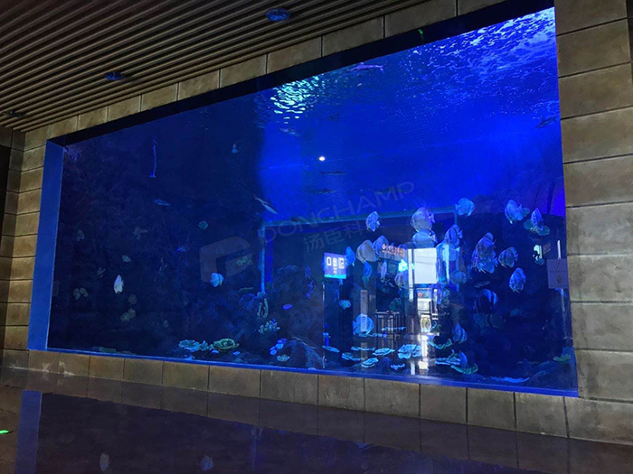 为何浇铸亚克力是观景窗的“性能王者”?深度解析其卓越抗冲击与尺寸稳定性