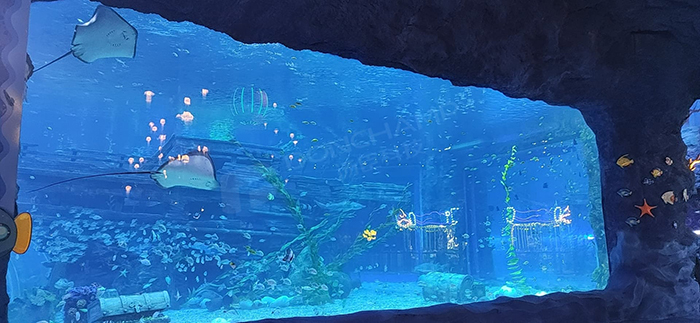 亚克力观景窗发黄、模糊的终极解决方案：揭秘高品质亚克力的透光率与耐候性奥秘